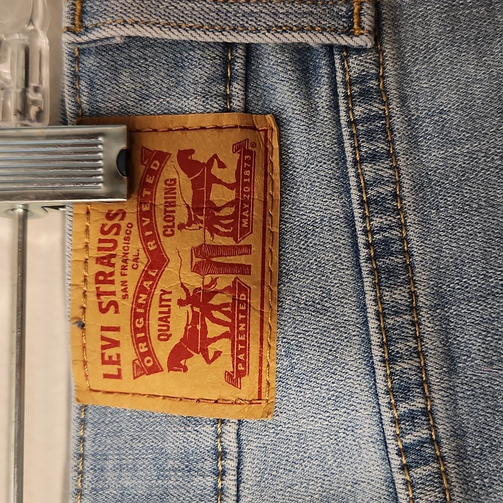 Levis Jeans - Picture 3 of 4
